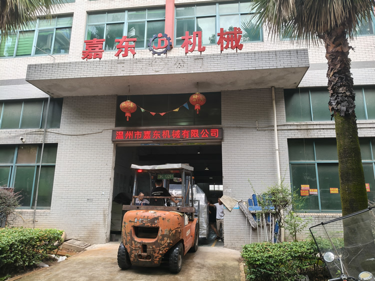 天行在线定制铝箔压纹分切一体机